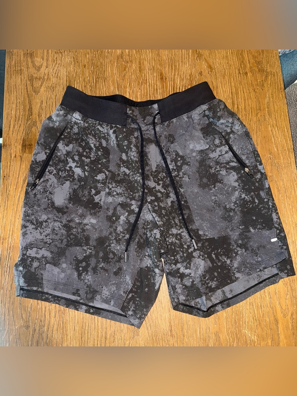 Lululemon Men’s Black/Gray Abstract license to train shorts —7” Linerless 🔥